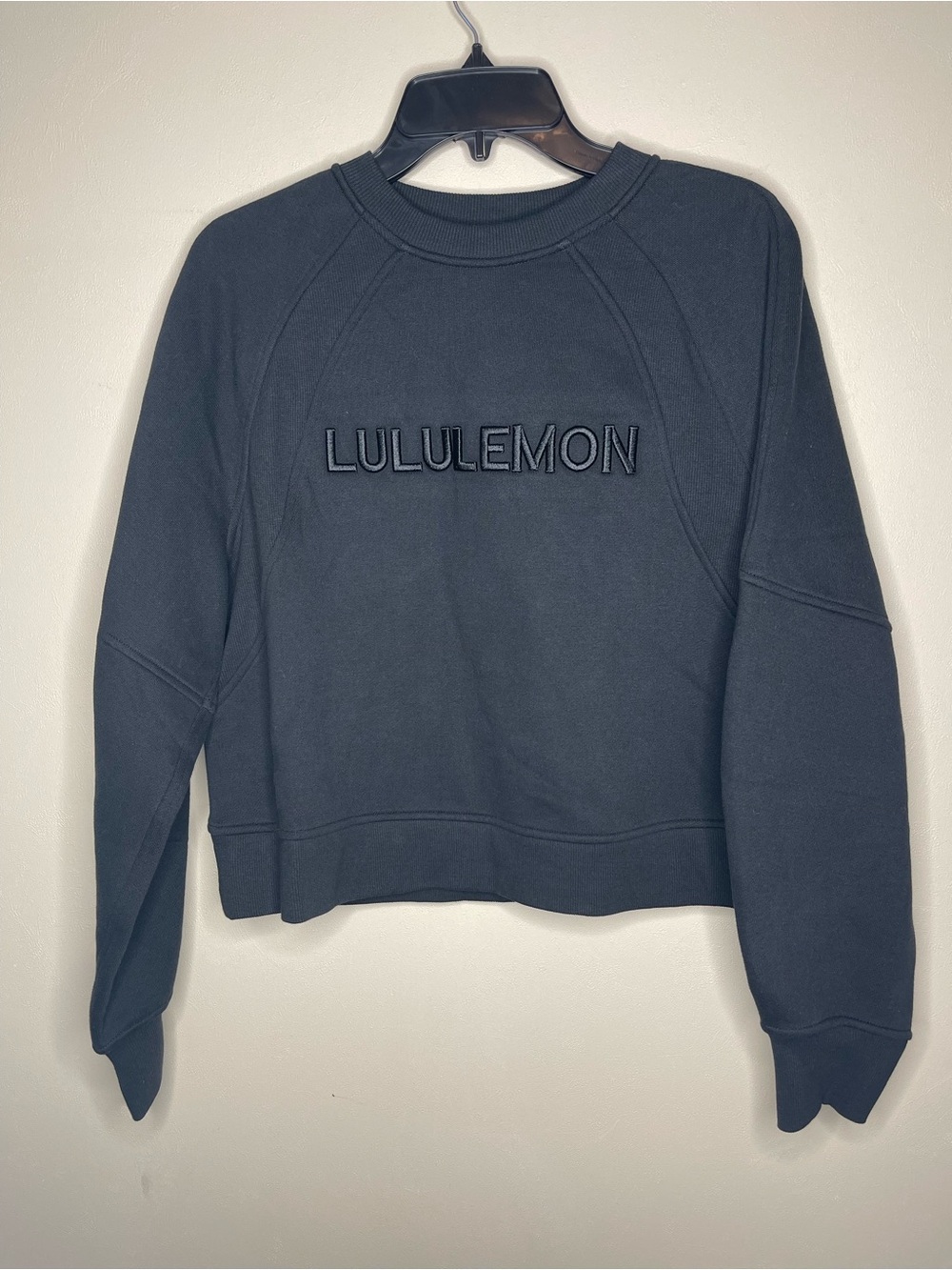 lululemon athletica Women's Black Logo Cropped Crewneck Scuba Sweatshirt NWOT